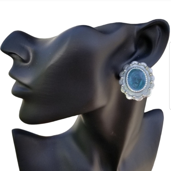 VINTAGE SILVER PLATED WITH BLUE ENAMEL DETAIL WESTERN STYLE CLIP ON EARRINGS - Picture 1 of 4